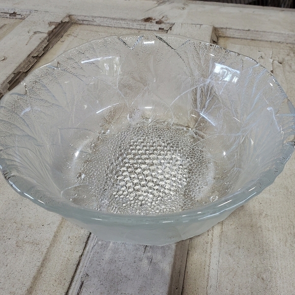 Vintage Large lettuce Cabbage leaf salad serving glass bowl 9" - Picture 2 of 11